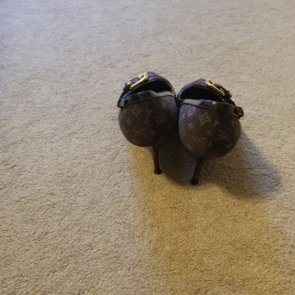Louis Vuitton heels - Picture 2 of 8